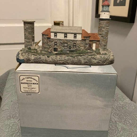 Harbor Lights Lady Lightkeepers Series of Five Lighthouses - Picture 3 of 17